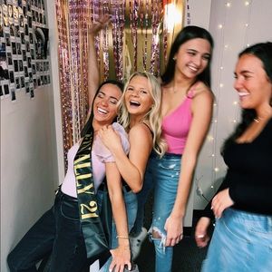 Meet your Posher, Caroline